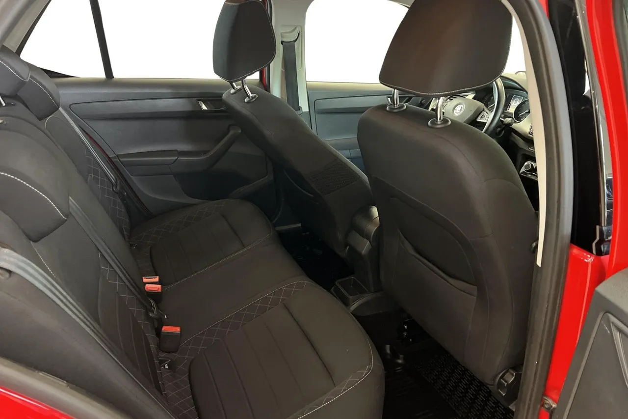 Vehicle image 14