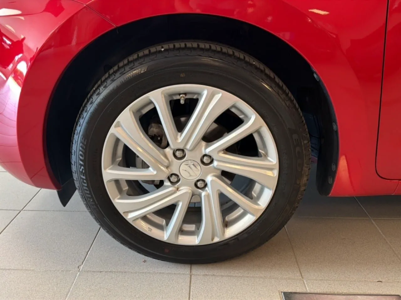 Vehicle image 16