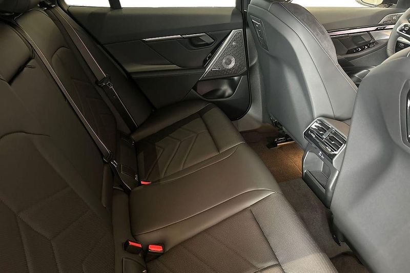 BMW i5 bild 7