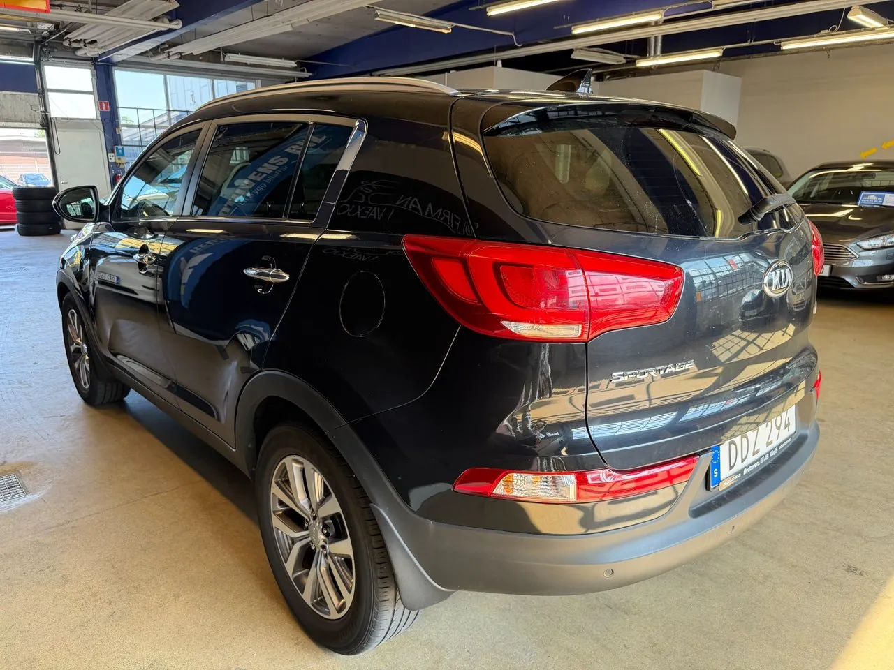 Vehicle image 5