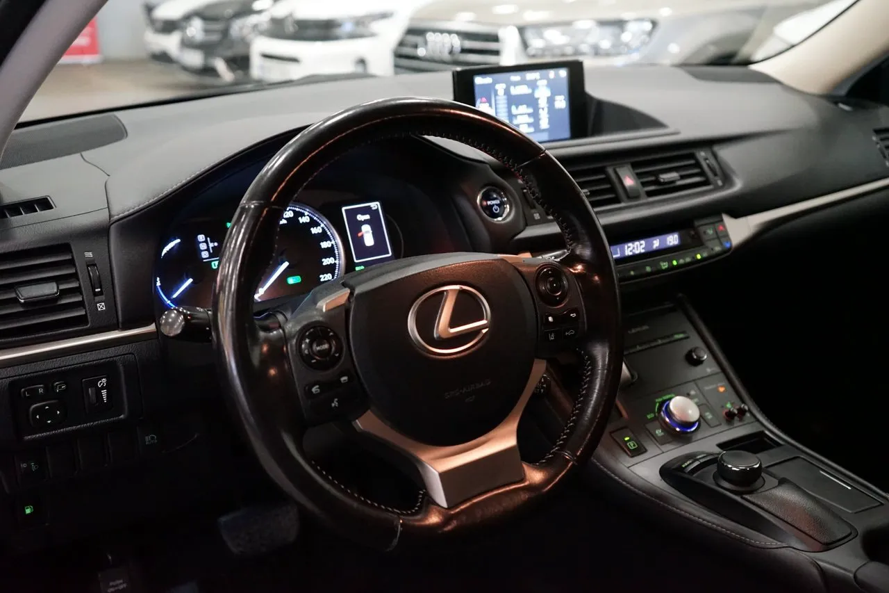 Vehicle image 8