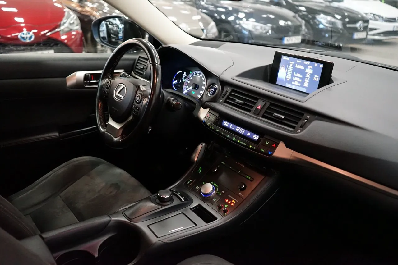 Vehicle image 7