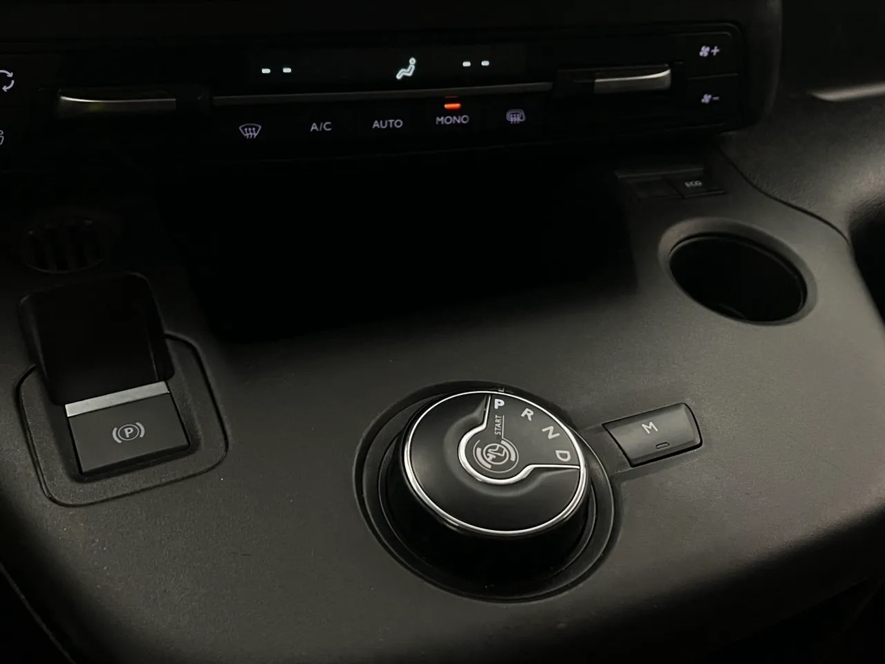 Vehicle image 27