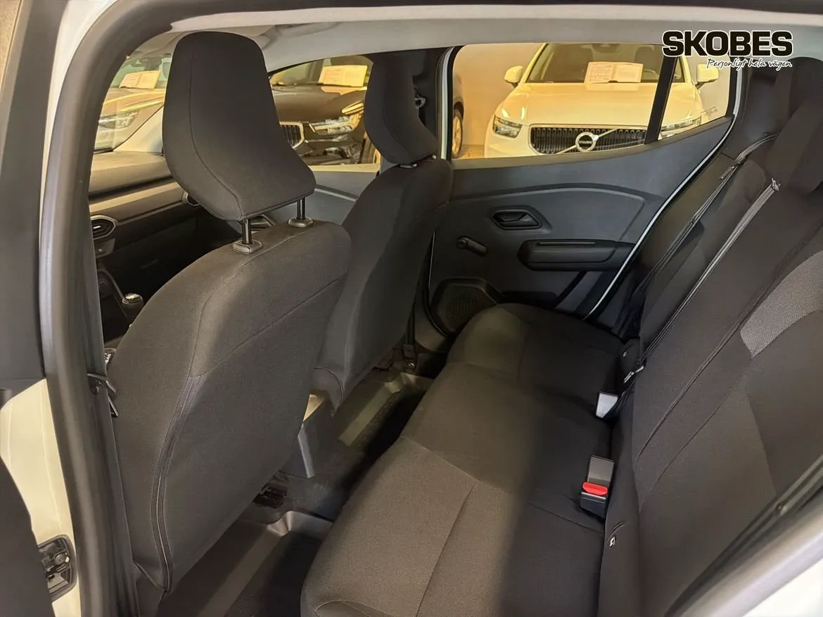 Vehicle image 7