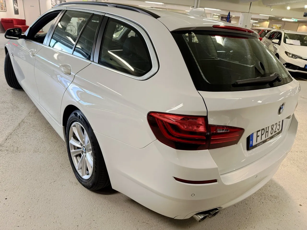 Vehicle image 3