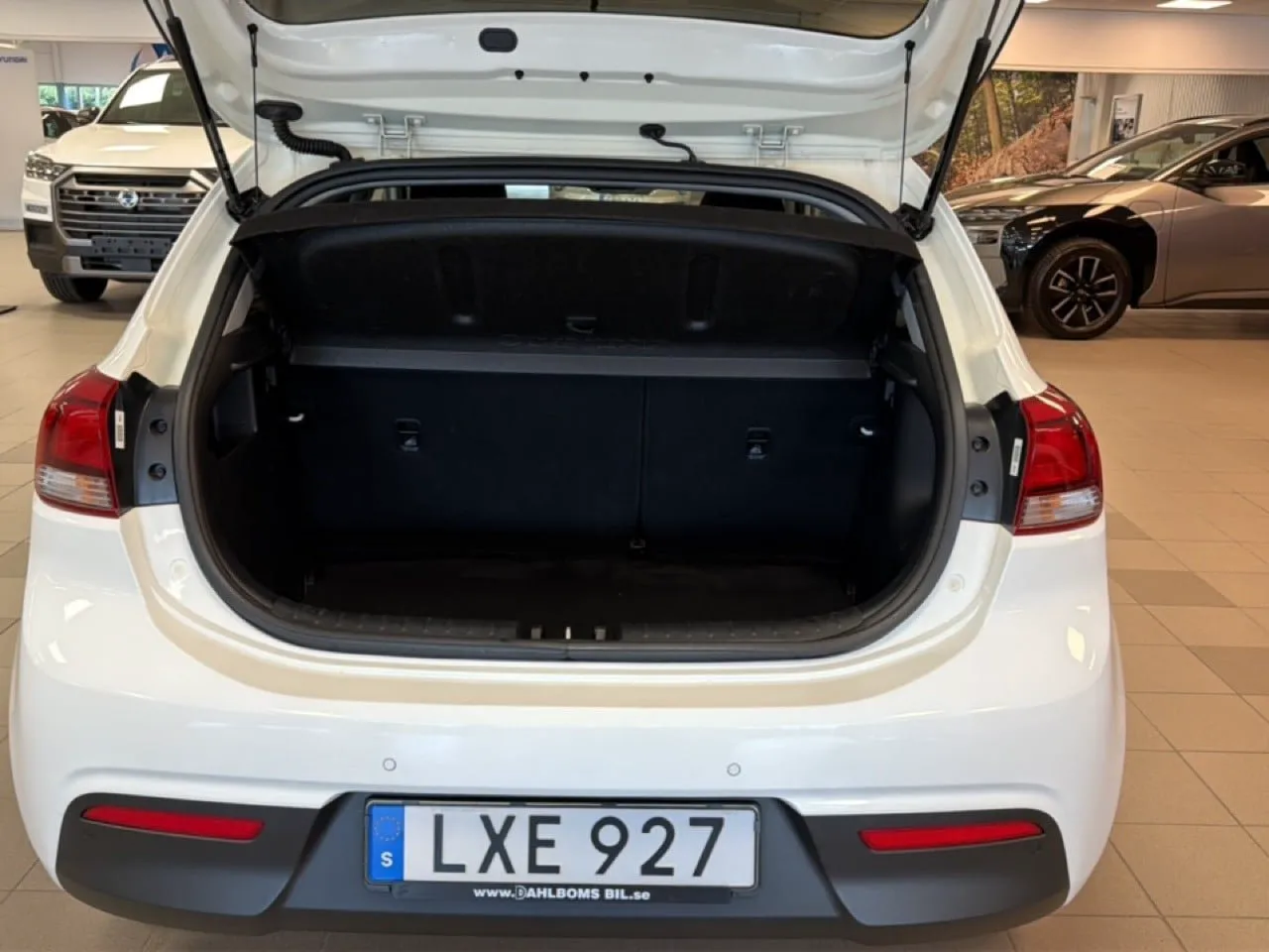 Vehicle image 8