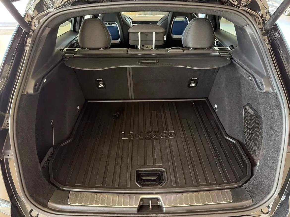 Vehicle image 16