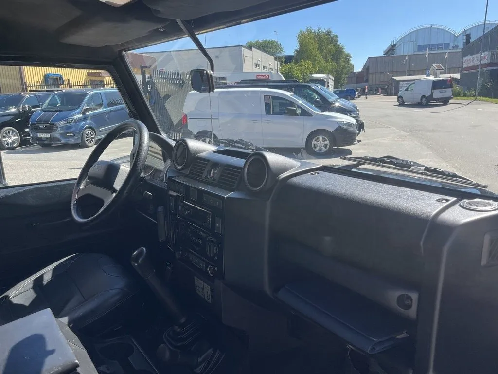Vehicle image 33