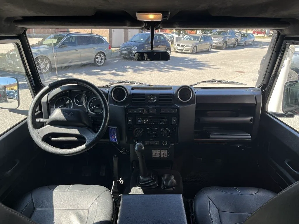 Vehicle image 25