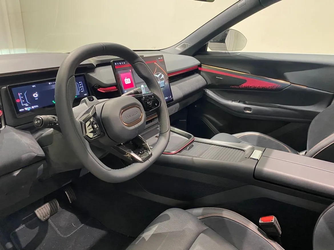 Vehicle image 4