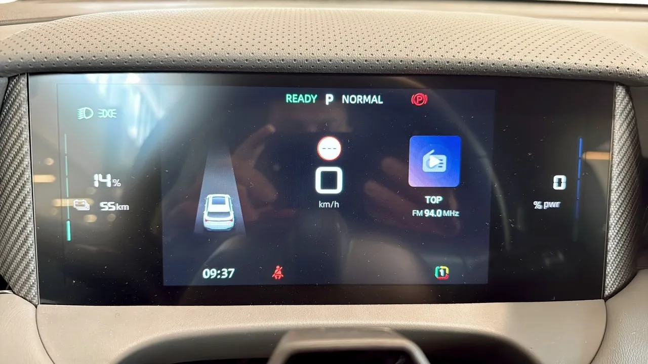 Vehicle image 16