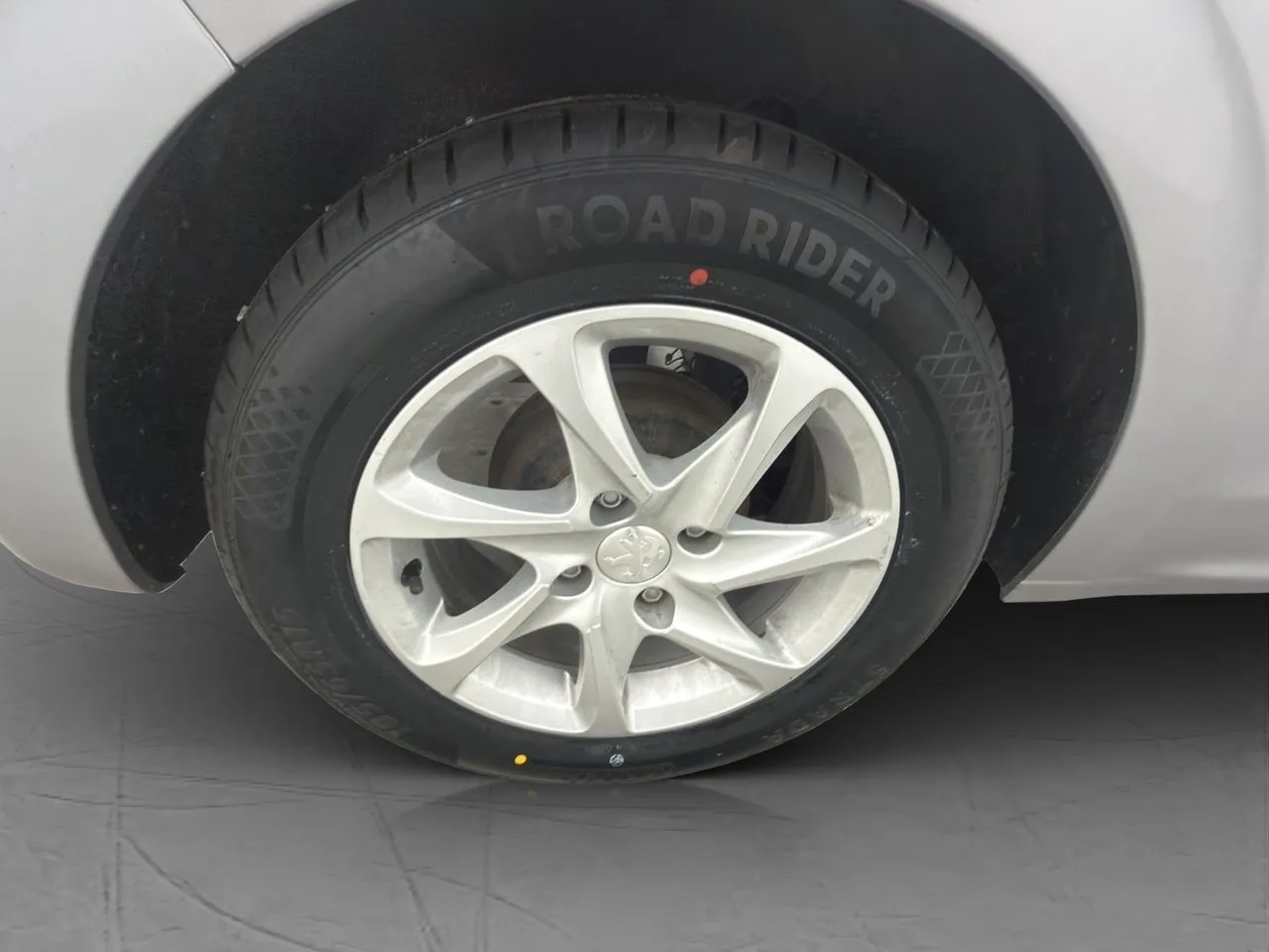 Vehicle image 24