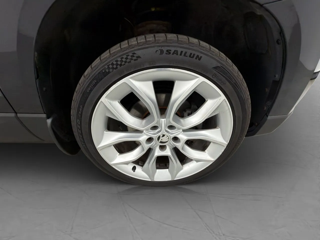 Vehicle image 35