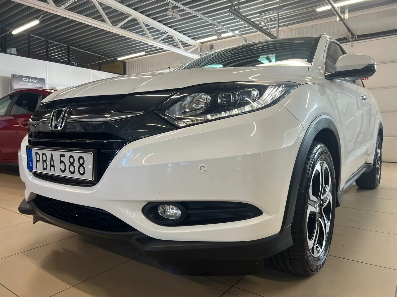 Vehicle image 16