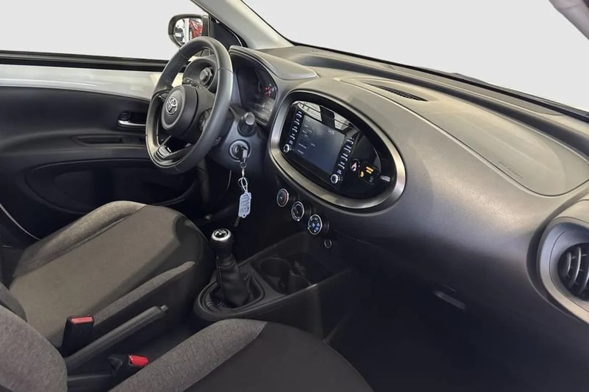 Vehicle image 6
