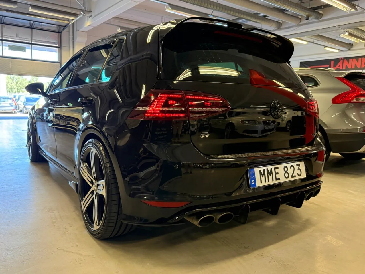 Vehicle image 10
