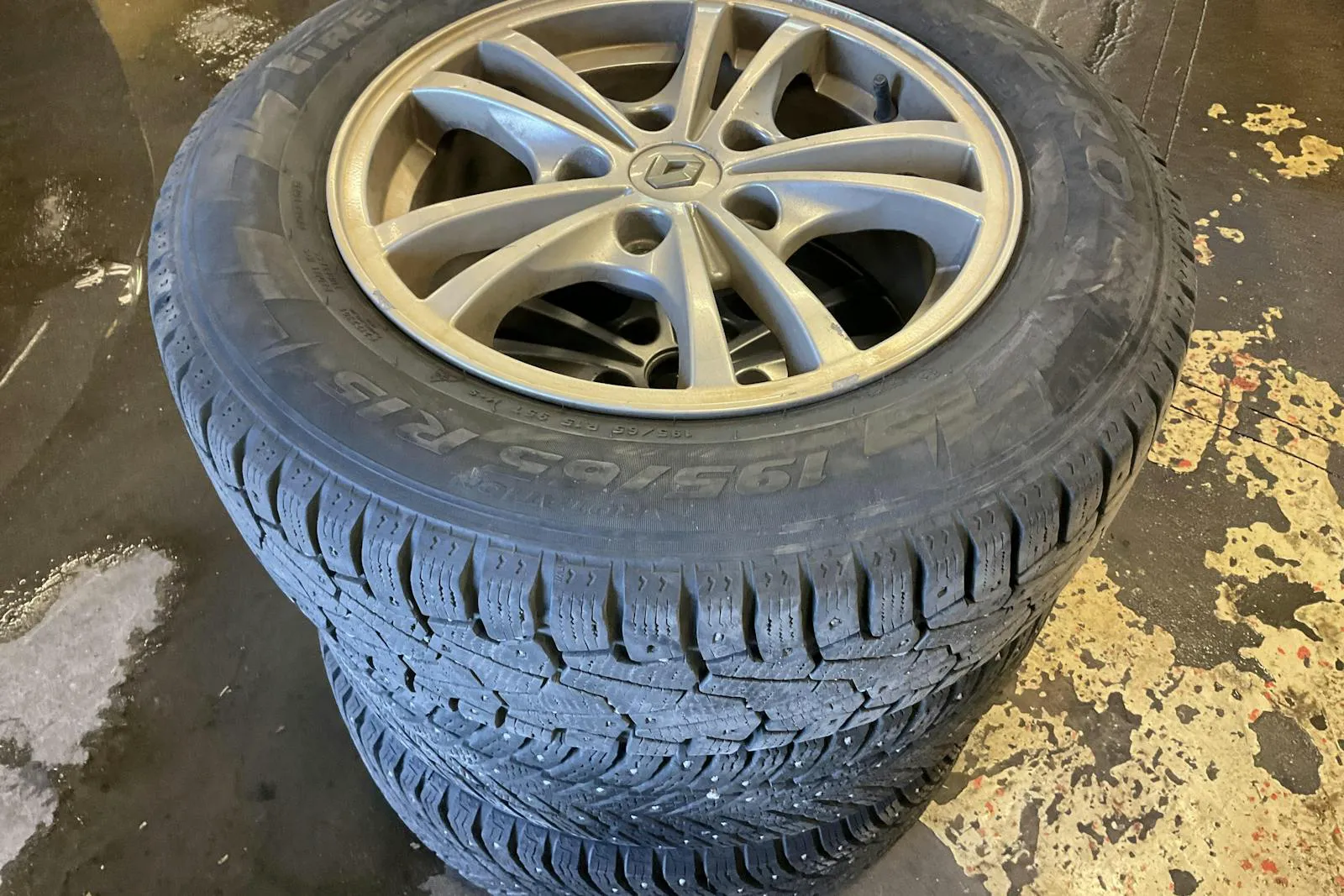 Vehicle image 10