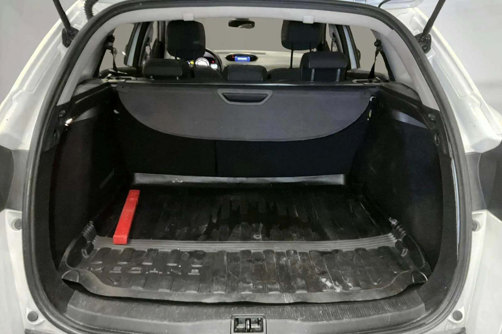 Vehicle image 8