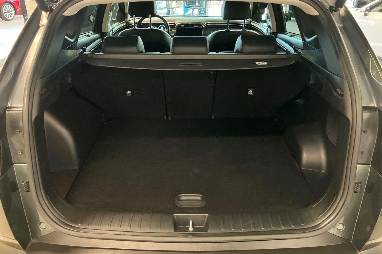 Vehicle image 21
