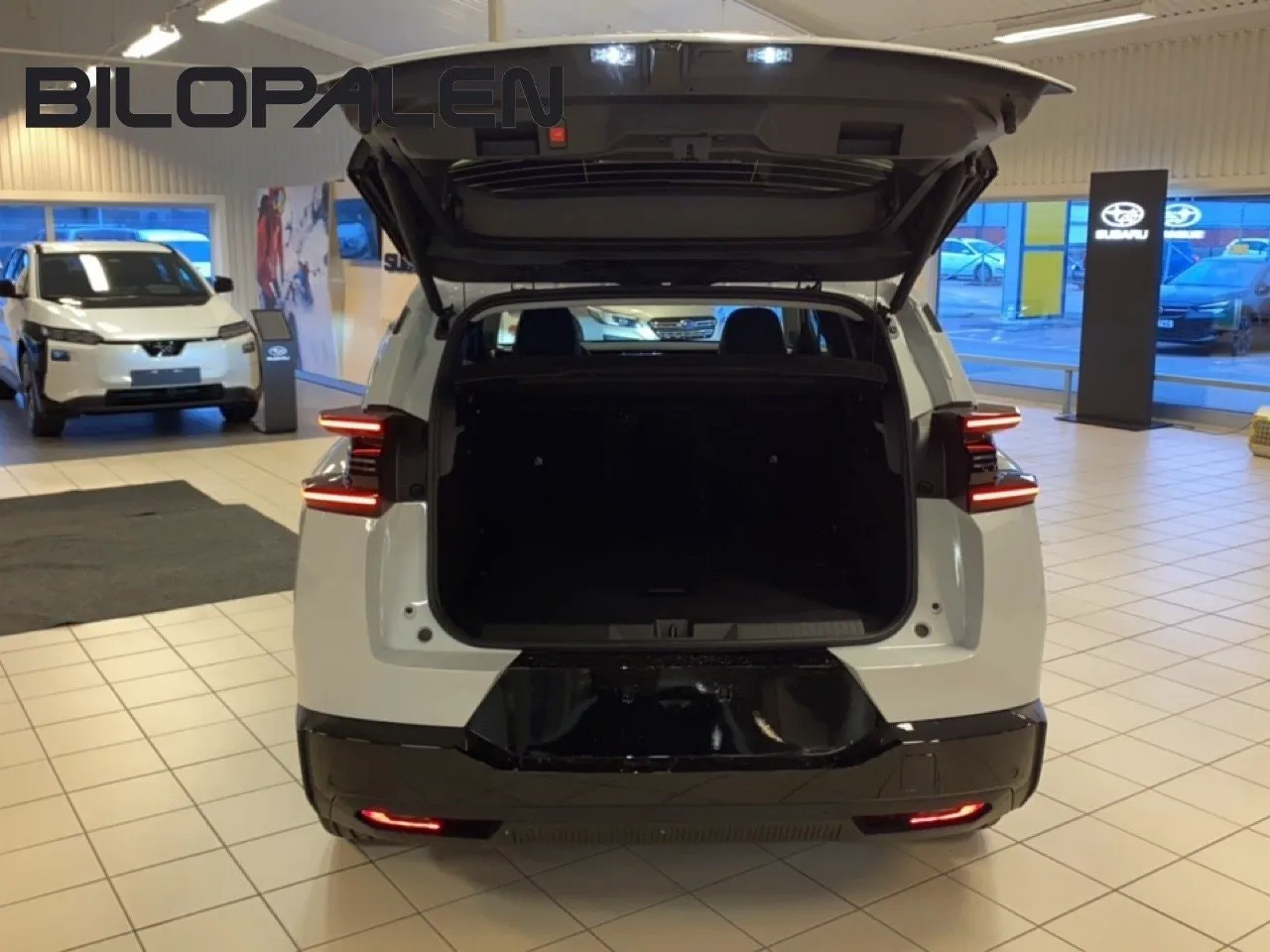 Vehicle image 7