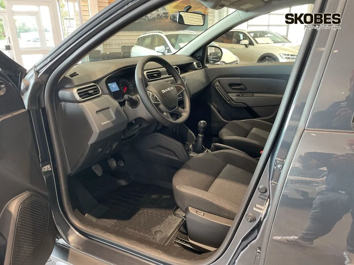 Vehicle image 6