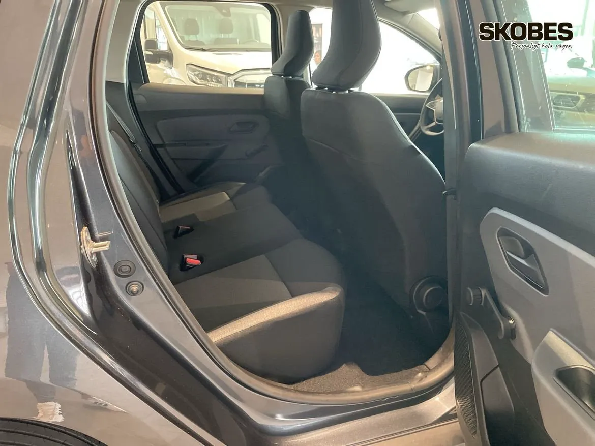 Vehicle image 8