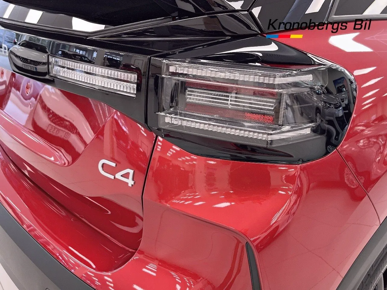 Vehicle image 15