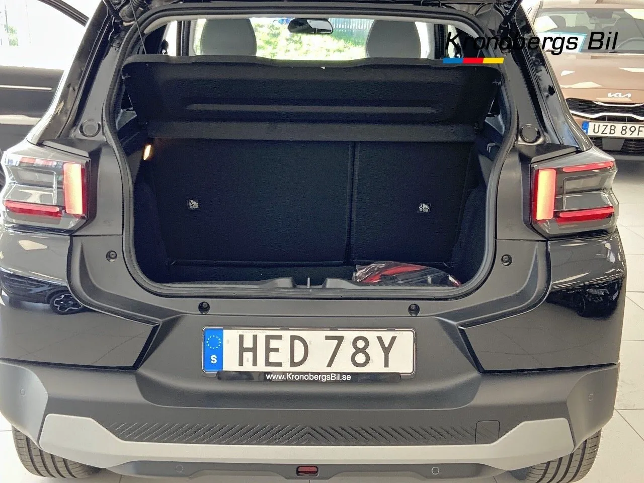 Vehicle image 13