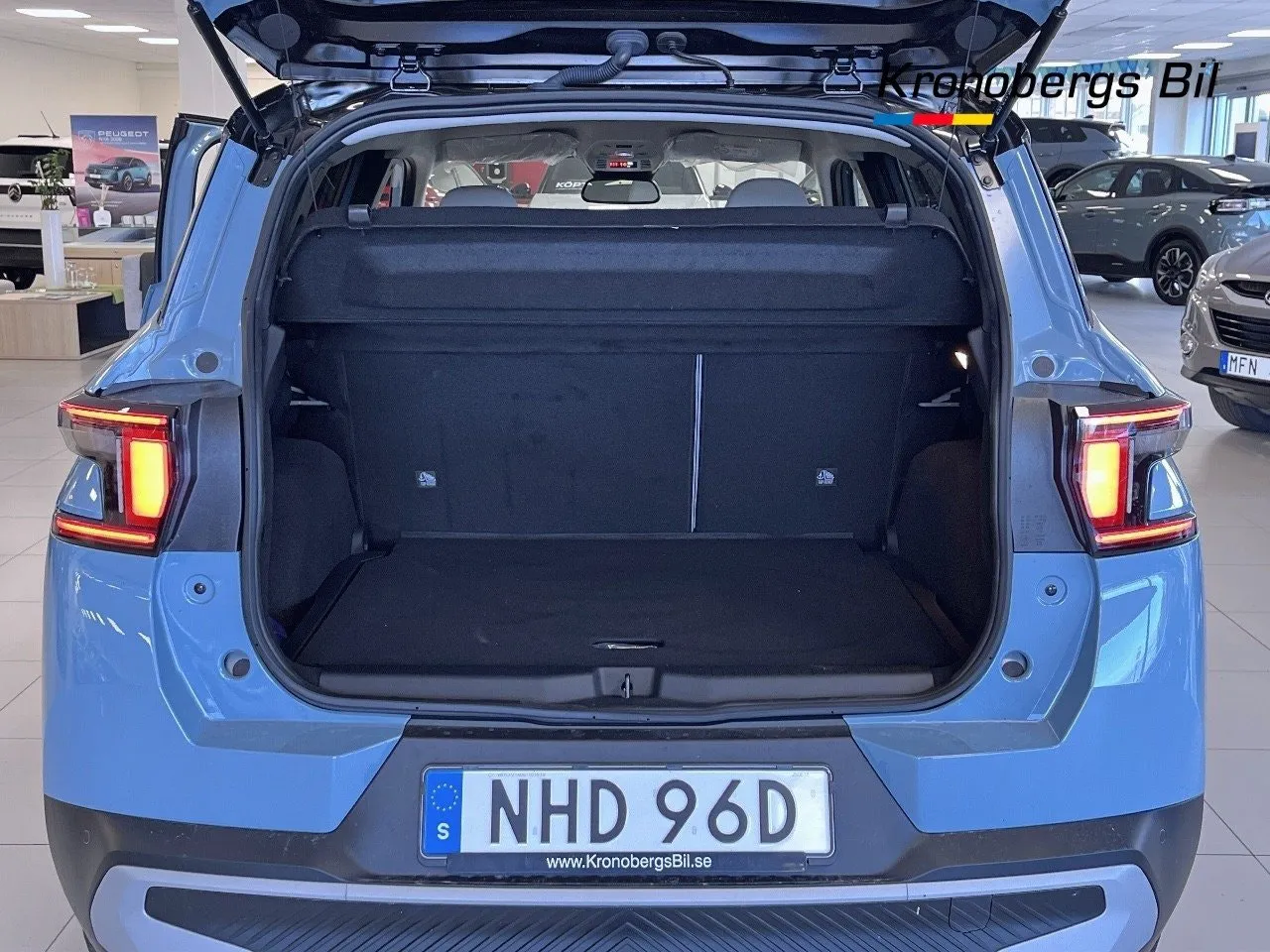 Vehicle image 13