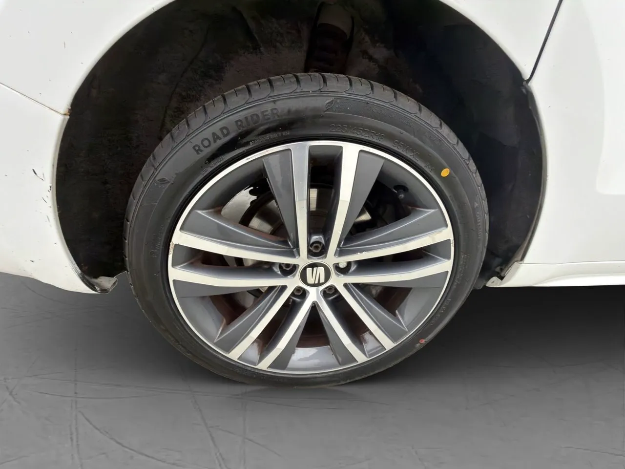 Vehicle image 30