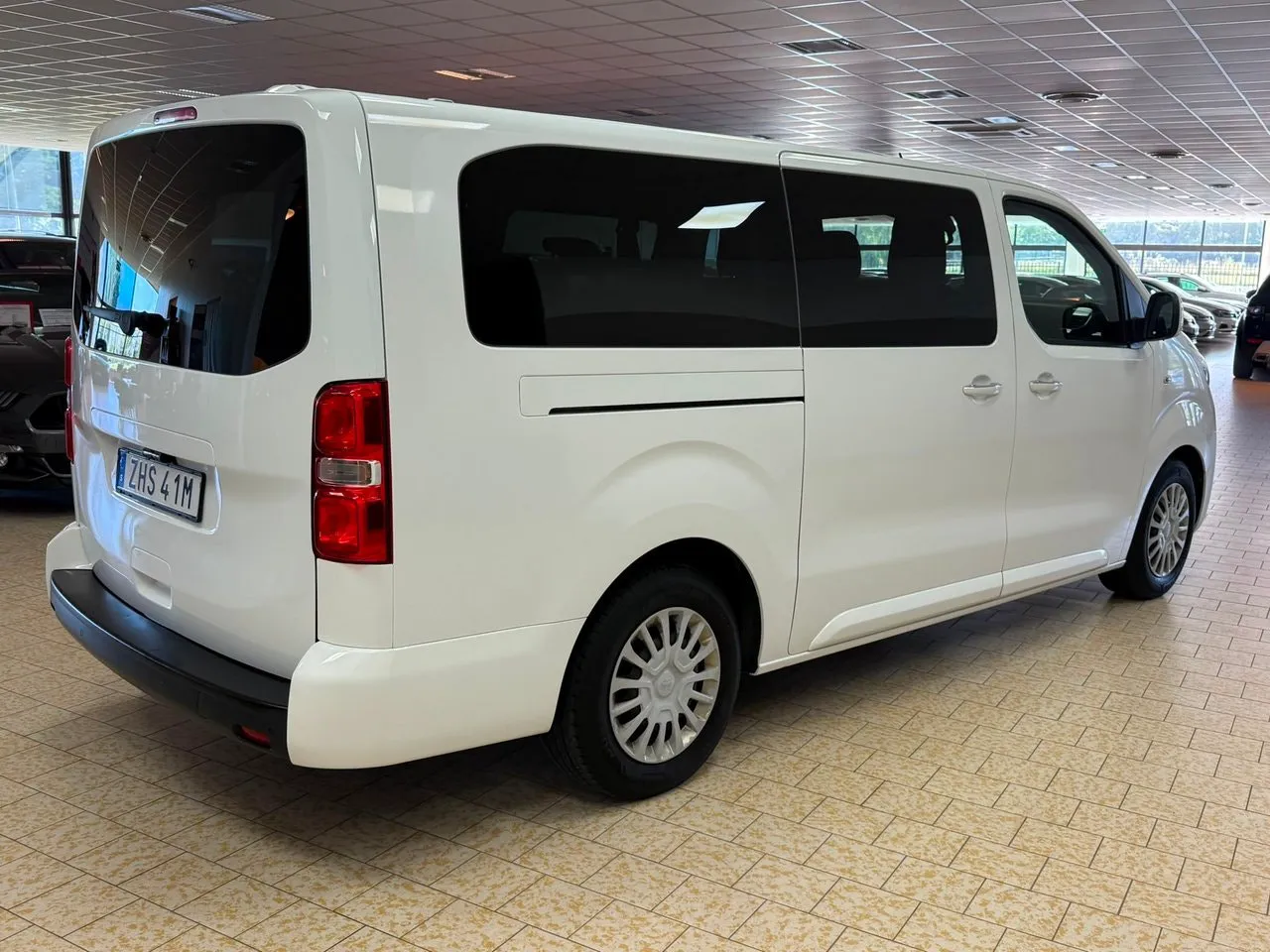 Vehicle image 6