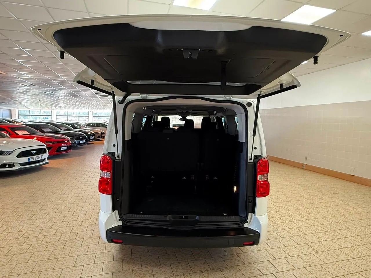 Vehicle image 10