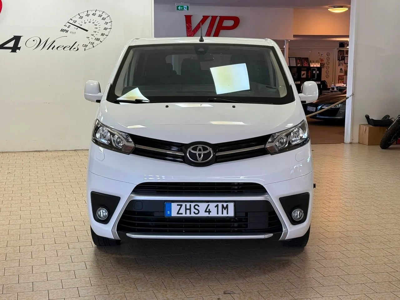 Vehicle image 9