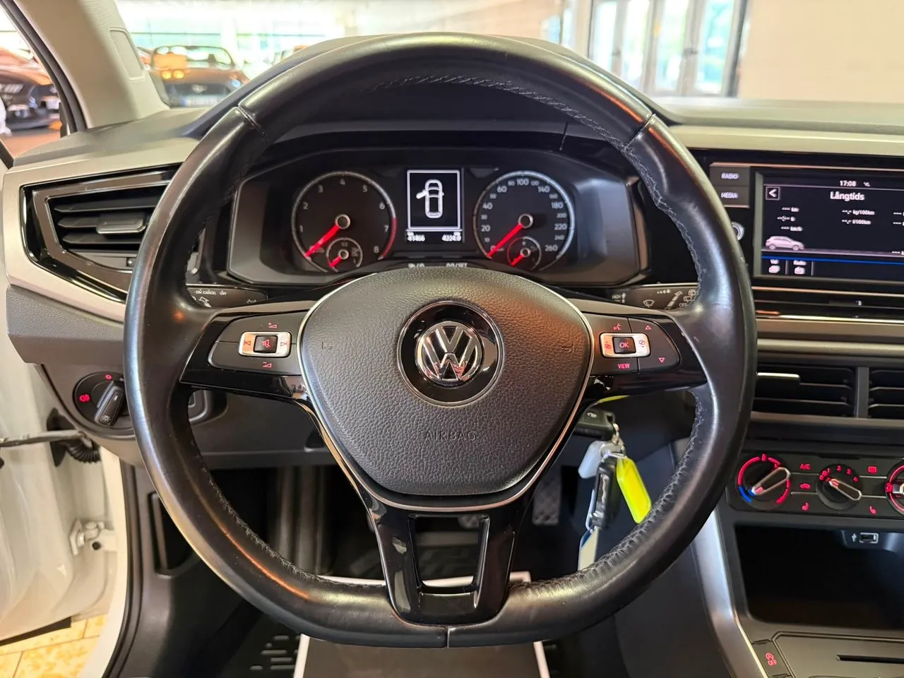 Vehicle image 17