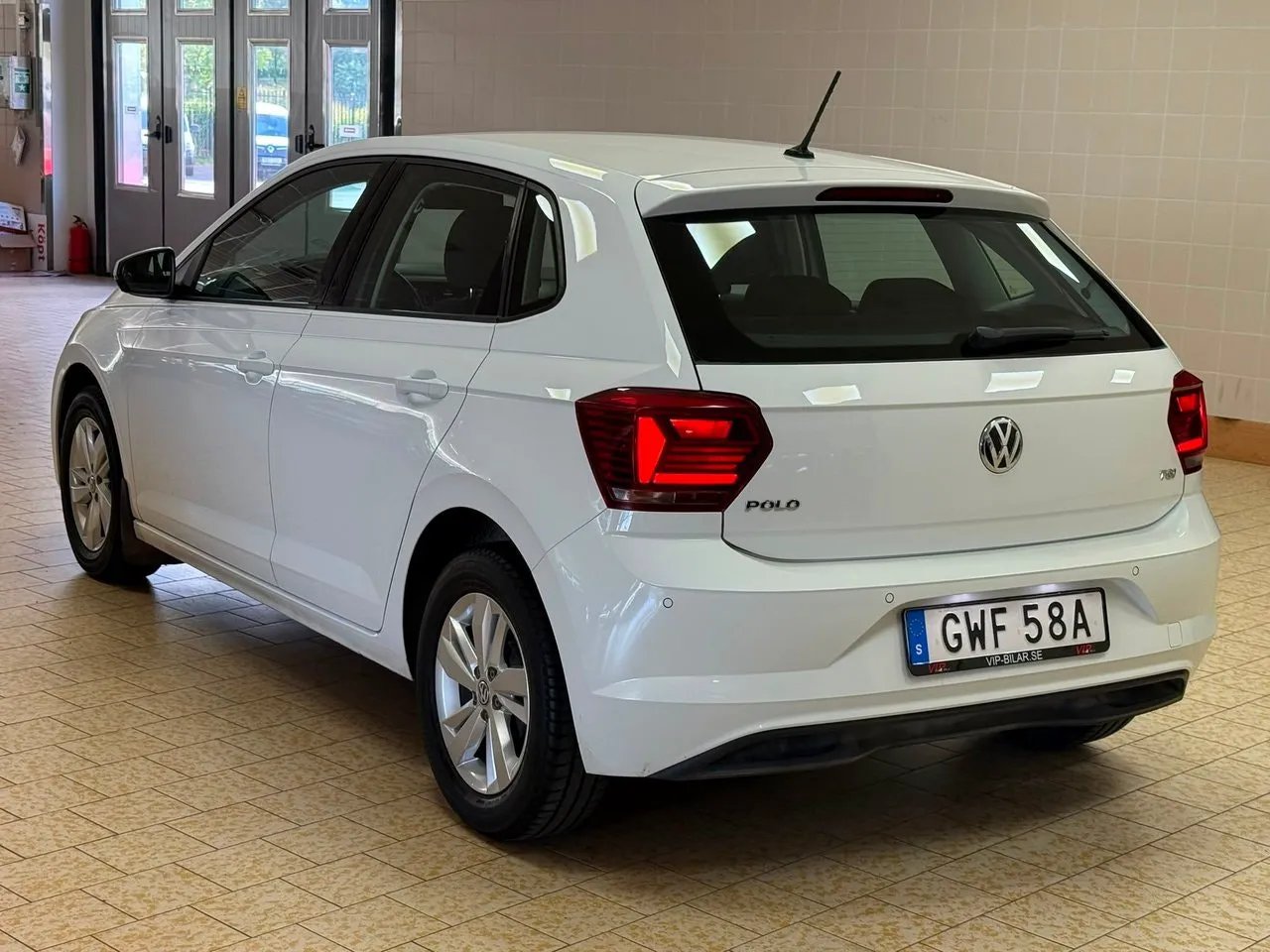 Vehicle image 4