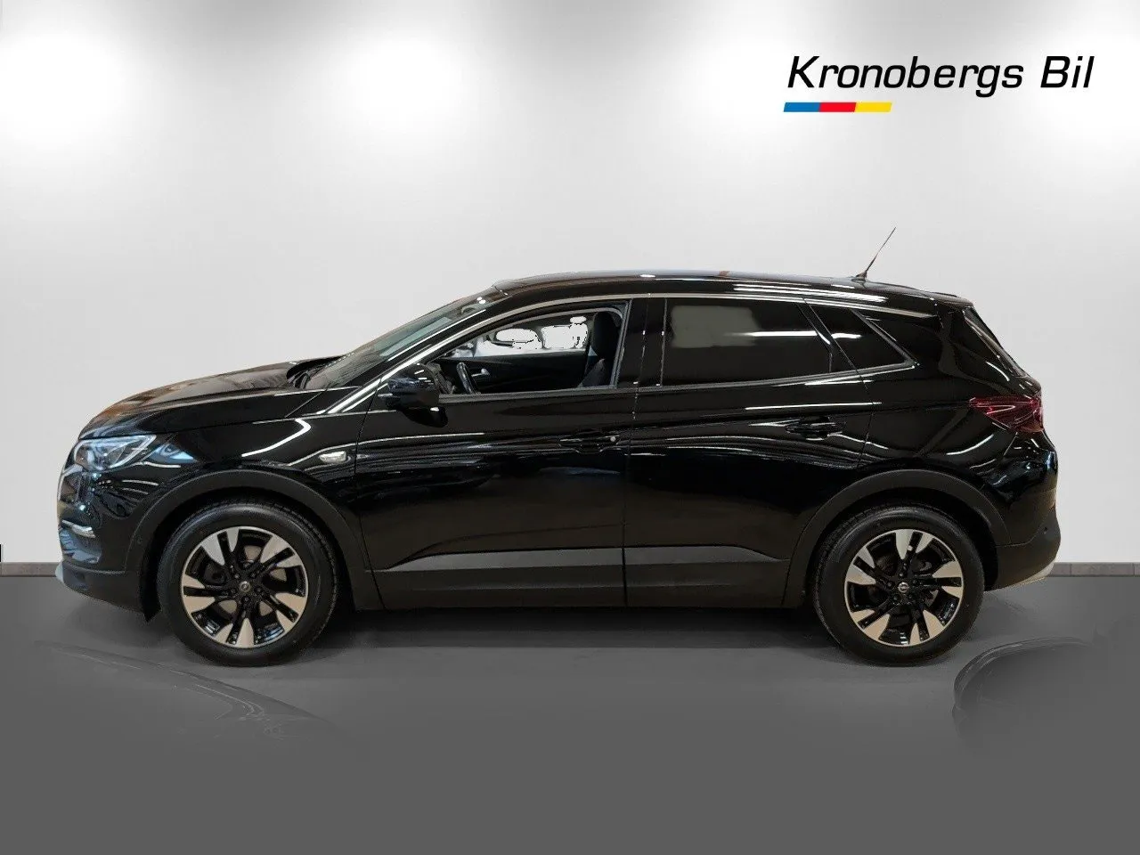 Vehicle image 3