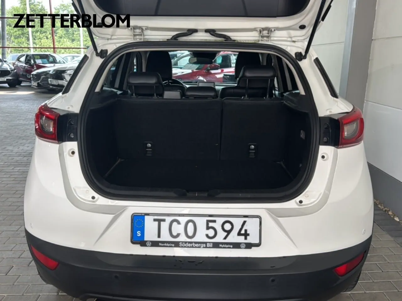 Vehicle image 5