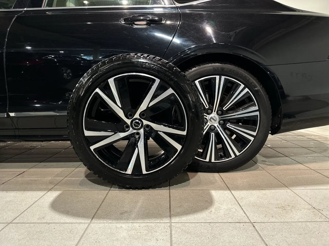 Vehicle image 18