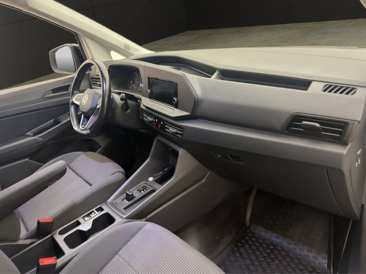 Vehicle image 25