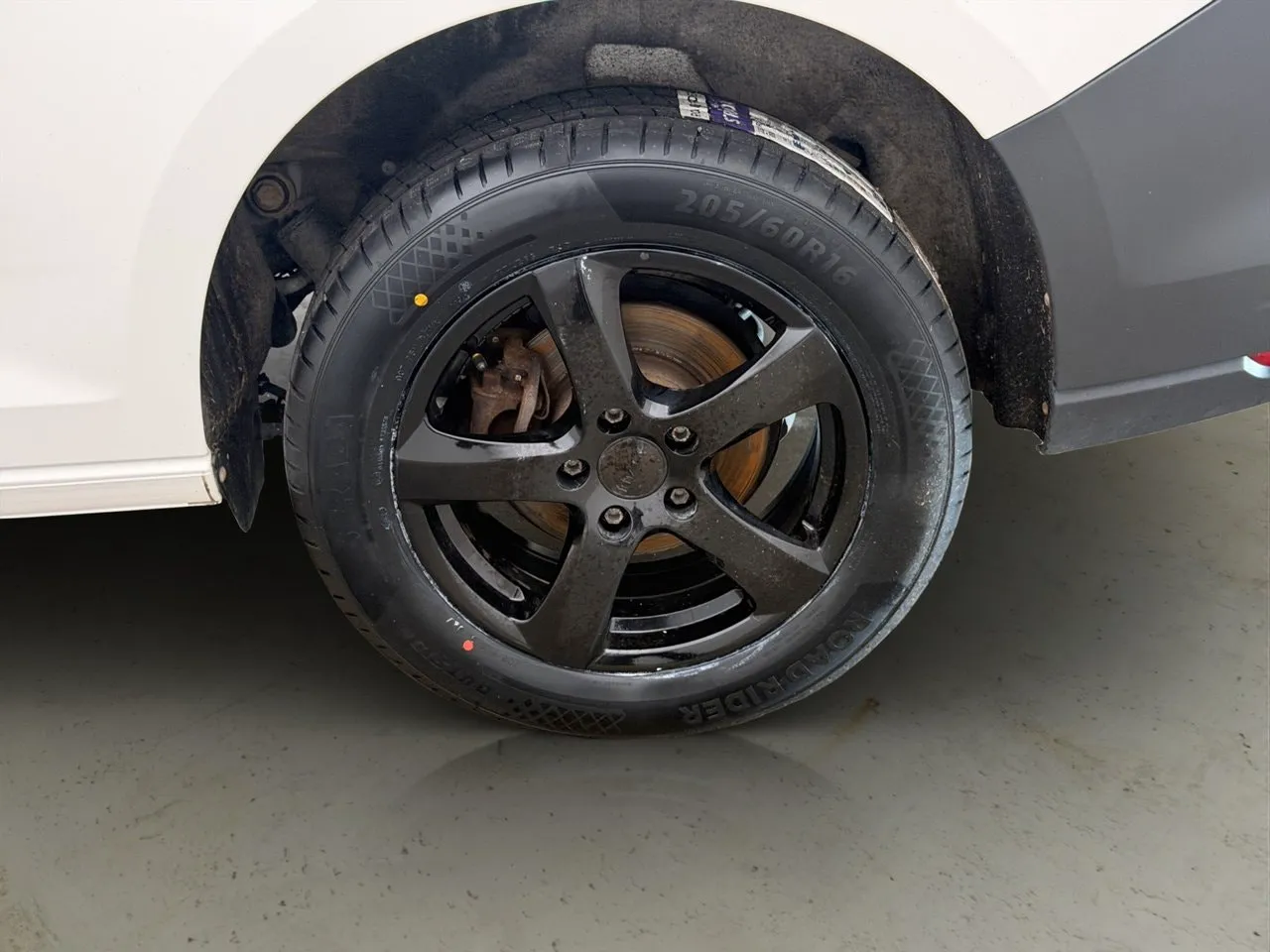 Vehicle image 28