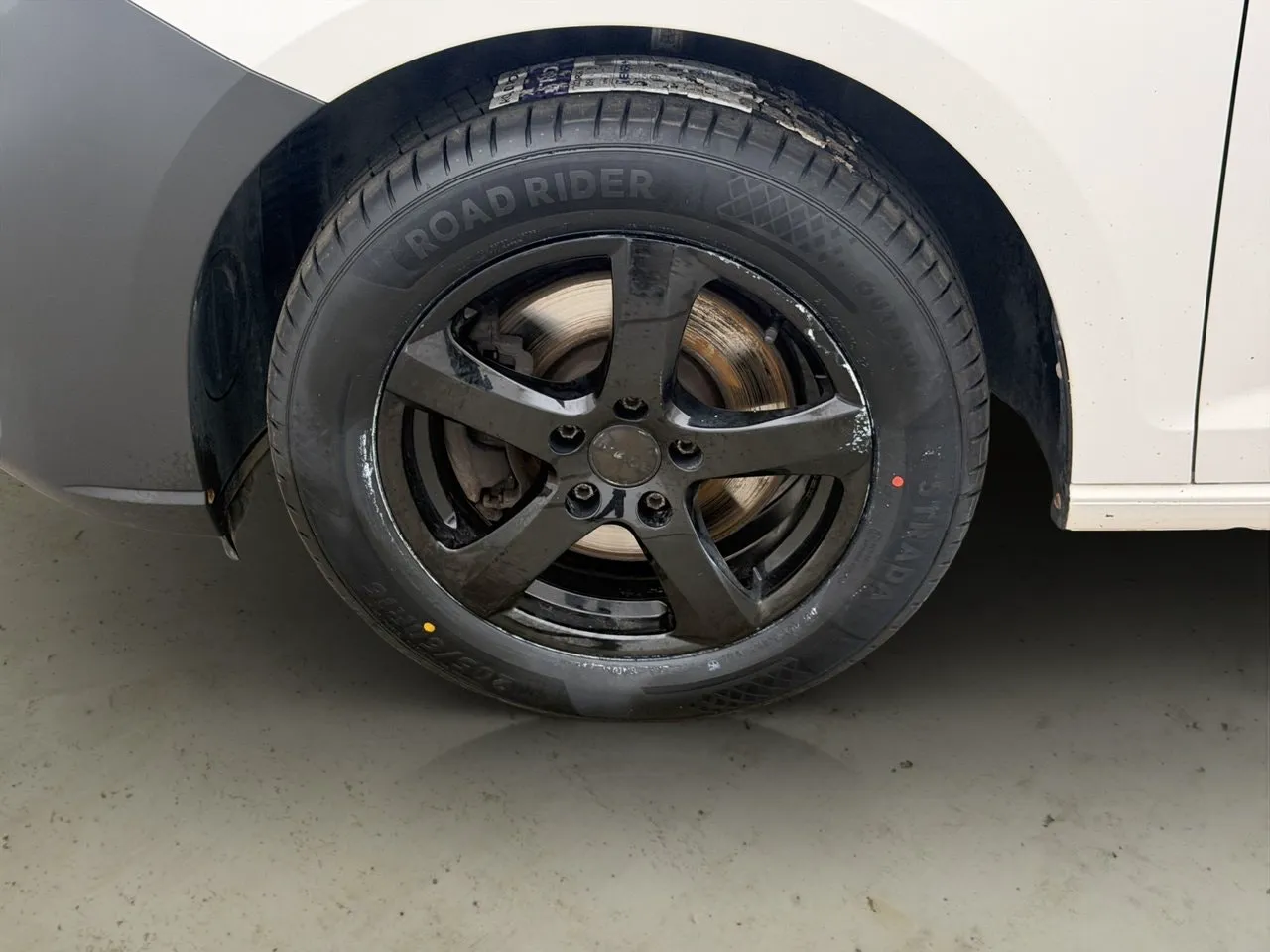 Vehicle image 27