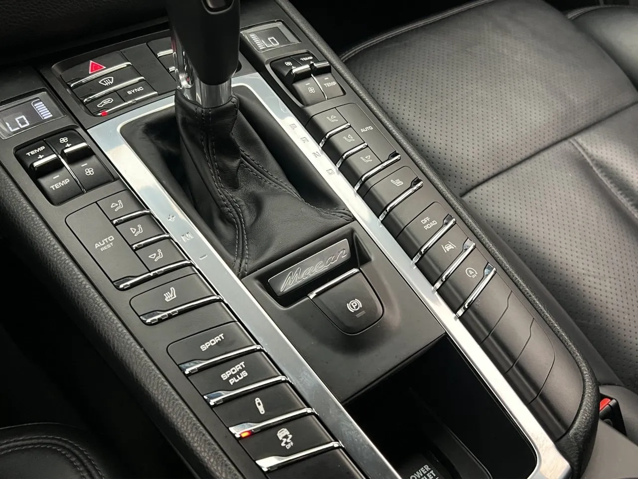 Vehicle image 27