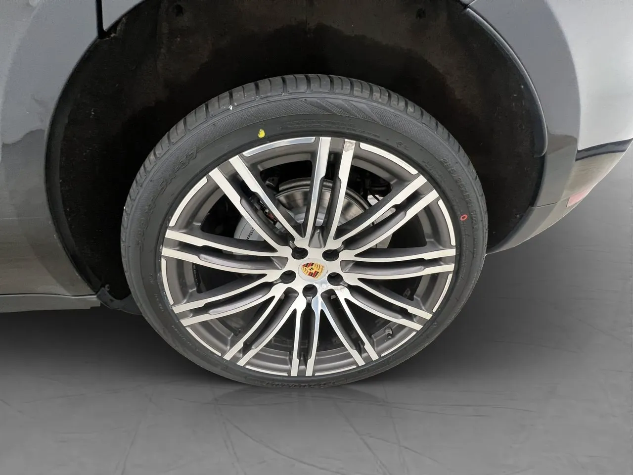 Vehicle image 32