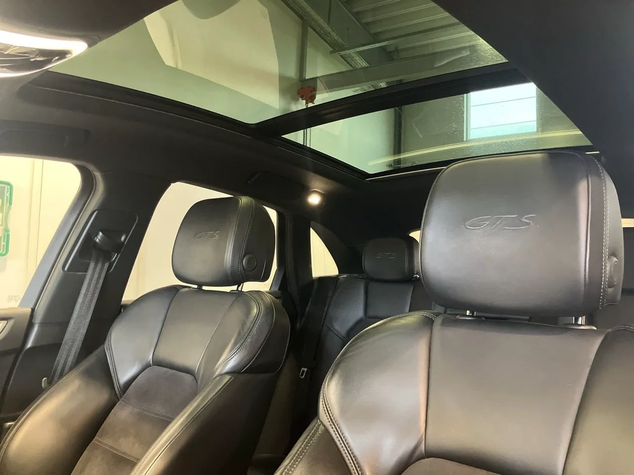 Vehicle image 18