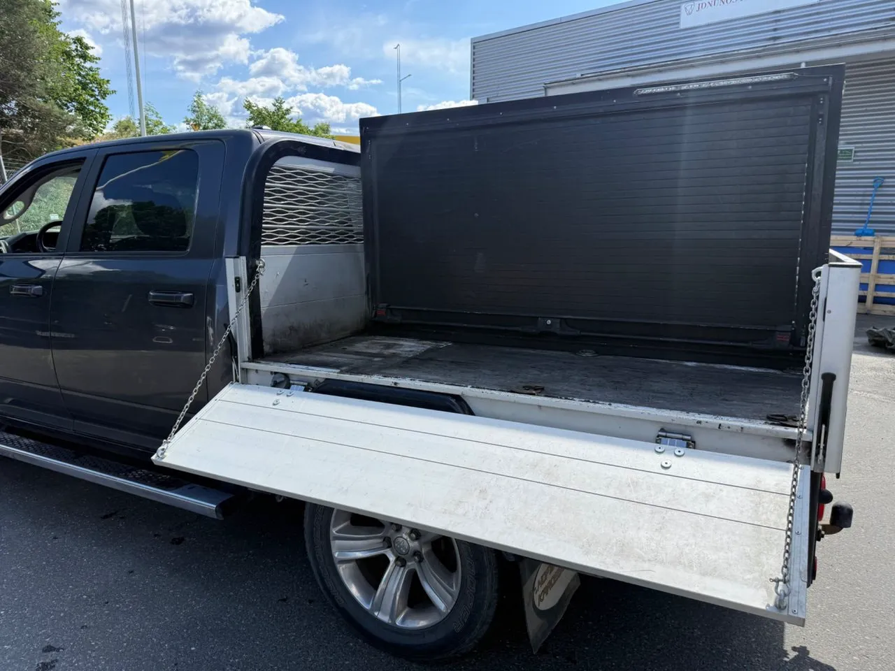 Vehicle image 21