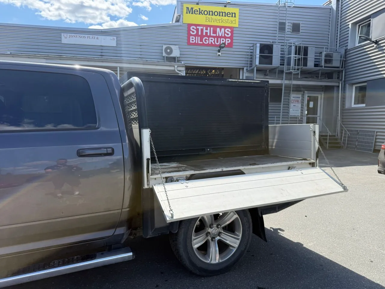 Vehicle image 20