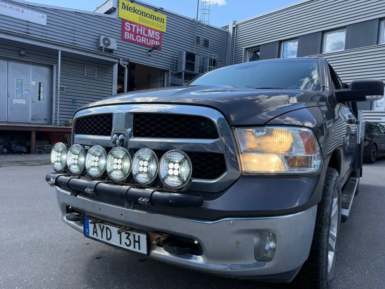 Vehicle image 19