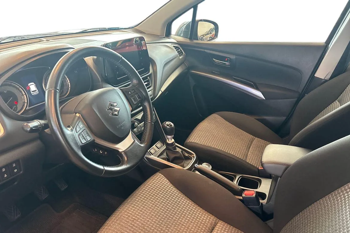 Vehicle image 13