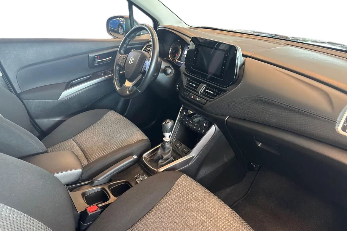 Vehicle image 6