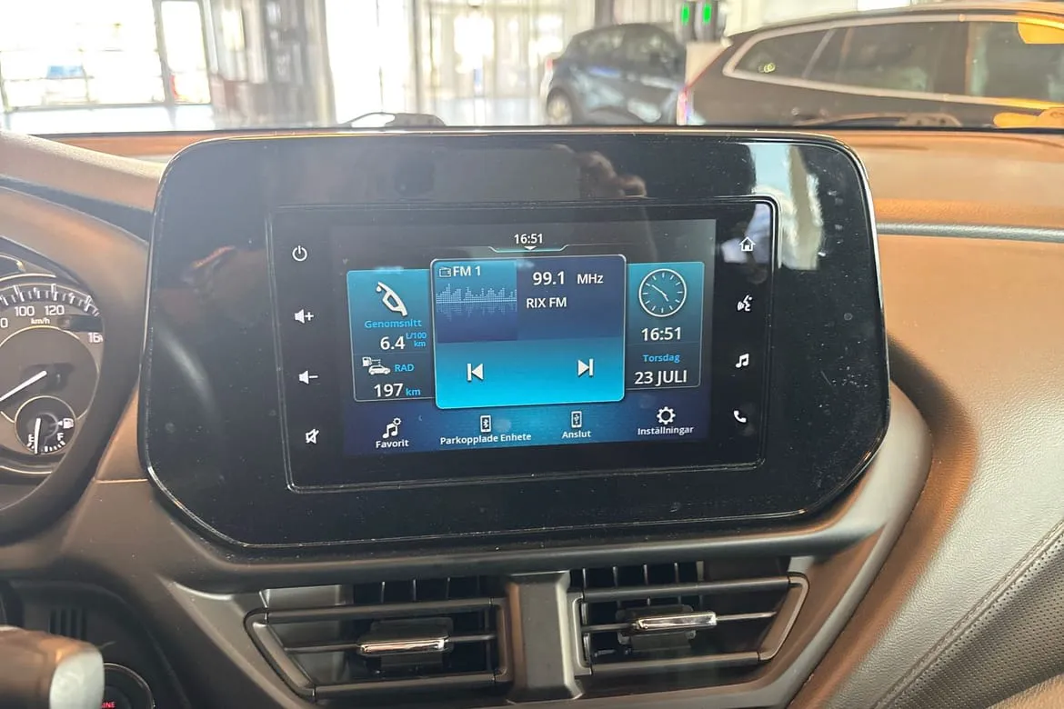 Vehicle image 14